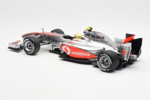 Vodafone McLaren Mercedes MP4-25 #3 L. Hamilton F1 Showcar 2010 Minichamps 1:18 530101872 Diecast - image 5 of 6