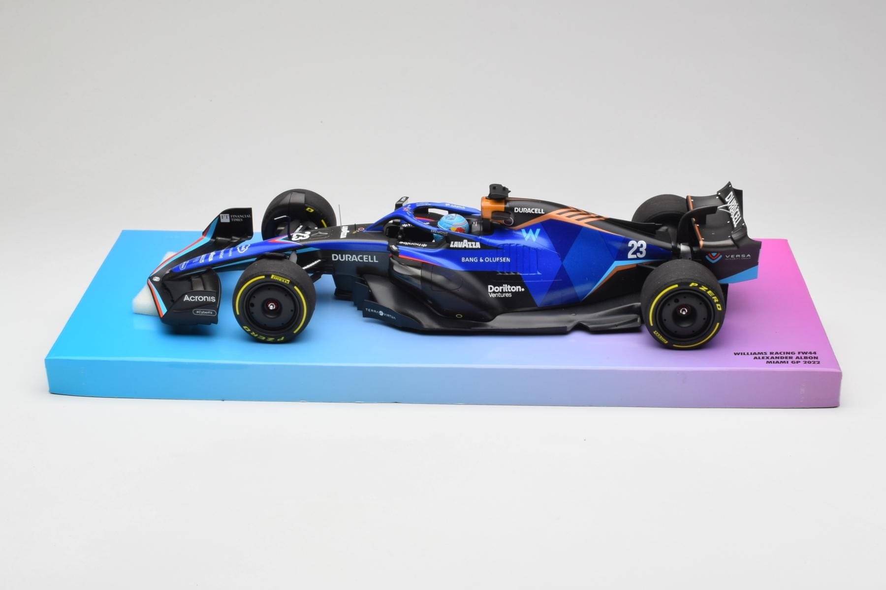 Minichamps Williams FW44 1:18 Alex Albon Miami GP