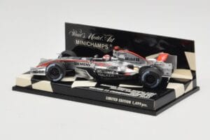 Dallara F303 N. Piquet British F3 Championship 2003 Minichamps 1:43 400030333 Diecast - image 3 of 5