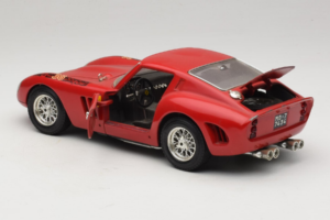 Ferrari 250 GTO Red Bburago 1:18 B003 Diecast - image 5 of 8