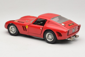 Ferrari 250 GTO Red Bburago 1:18 B003 Diecast - image 7 of 8