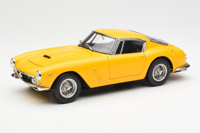 Ferrari 250 GT SWB Yellow CMC 1:18 Ferrari 250 GT SWB Yellow CMC 1:18 M-054 Diecast