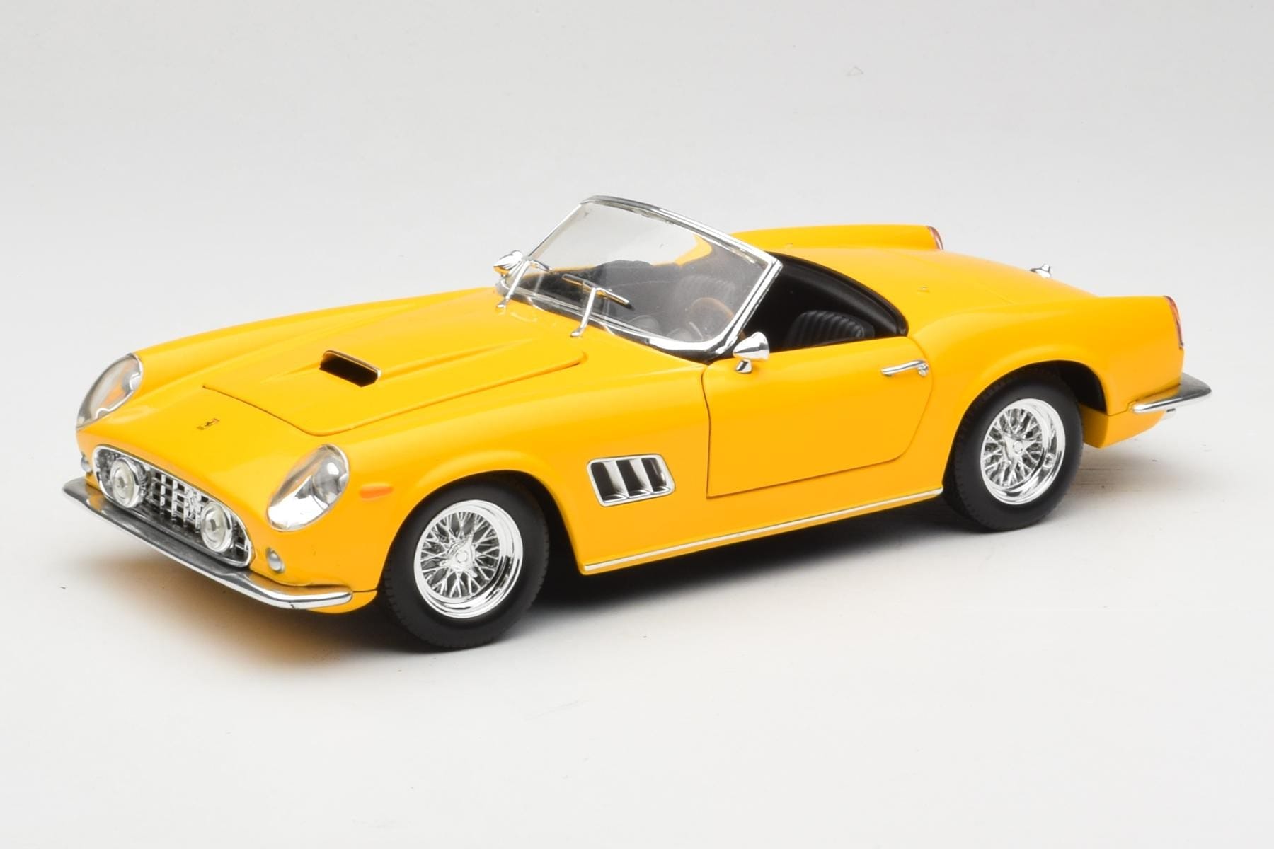 Hot Wheels Ferrari 250 GT California Yellow 1:18
