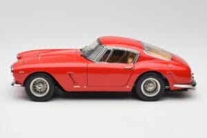 Ferrari 250 GT SWB Red CMC 1:18 M-046 Diecast - image 3 of 6