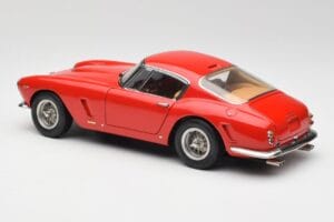 Ferrari 250 GT SWB Red CMC 1:18 M-046 Diecast - image 5 of 6