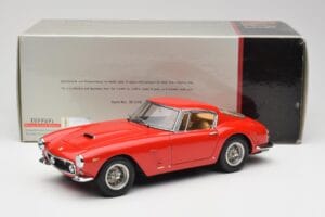 Ferrari 250 GT SWB Red CMC 1:18 M-046 Diecast - image 6 of 6