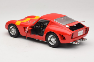 Ferrari 250 GTO #17 Bburago Sammlerborse Red Bburago 1:18 3007-P1 Diecast - image 5 of 8