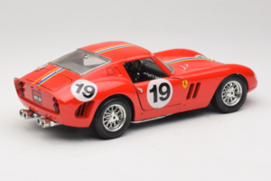 Ferrari 250 GTO #19 Red Stripes 1962 Bburago 1:18 3011-P3 Diecast - image 3 of 8