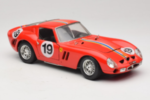 Ferrari 250 GTO #19 Red Stripes 1962 Bburago 1:18 3011-P3 Diecast - image 6 of 8