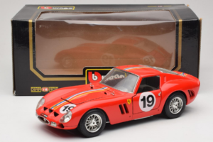 Ferrari 250 GTO #19 Red Stripes 1962 Bburago 1:18 3011-P3 Diecast - image 8 of 8