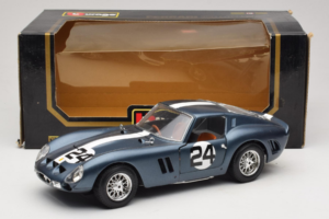 Ferrari 250 GTO #24 Blue White Stripe 1962 Bburago 1:18 3011-B2 Diecast - image 8 of 8