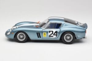 Ferrari 250 GTO #24 P. Rodriguez 12 Hours of Sebring GT3.0 Winner 1962 Kyosho 1:18 08438D Diecast - image 4 of 8