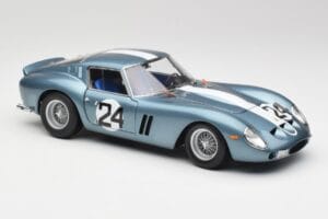 Ferrari 250 GTO #24 P. Rodriguez 12 Hours of Sebring GT3.0 Winner 1962 Kyosho 1:18 08438D Diecast - image 6 of 8