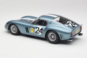 Ferrari 250 GTO #24 P. Rodriguez 12 Hours of Sebring GT3.0 Winner 1962 Kyosho 1:18 08438D Diecast - image 7 of 8