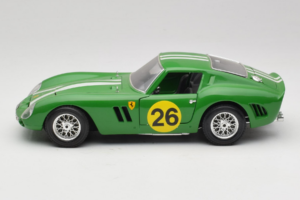 Ferrari 250 GTO #26 Green White Stripes 1962 Bburago 1:18 3011-G3 Diecast - image 4 of 8