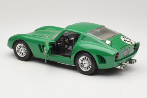 Ferrari 250 GTO #33 Green Bburago 1:18 3011-G1 Diecast - image 5 of 8