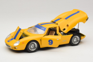 Ferrari 250 LM #9 Yellow 1965 Bburago 1:18 3033-Y1 Diecast - image 2 of 8