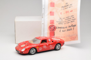 Ferrari 250 LM Red White Essen Autographs Limited Edition Bburago 1:18 3033-P4 Diecast - image 8 of 8