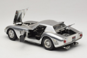 Ferrari 275 GTB Chrome Silver Guiloy 1:18 B004 Diecast - image 5 of 8