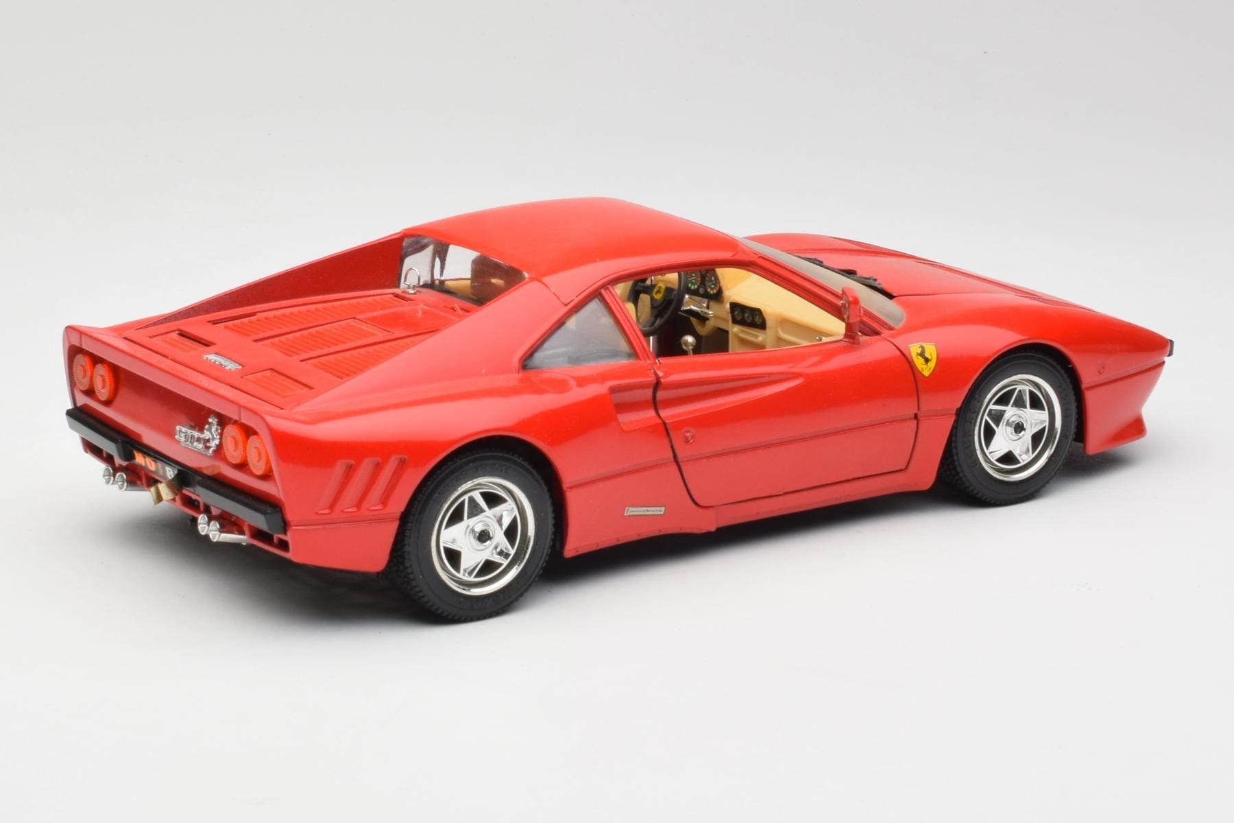 ferrari-288-gto-red-bburago-1-