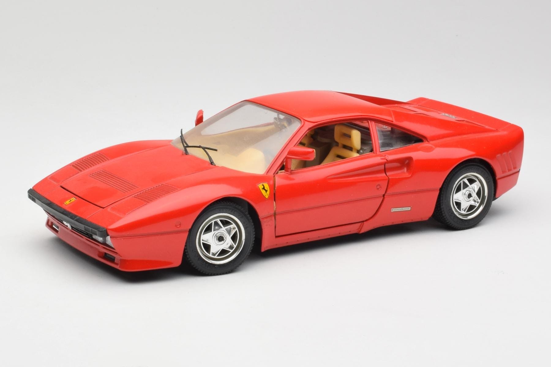 Bburago Ferrari 288 GTO 1:18 Red Diecast Model
