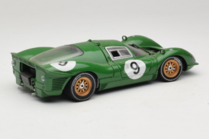 Ferrari 330 P4 #9 Green Spa-Francorchamps 1967 Eagles Race 1:18 41007 Diecast - image 3 of 8