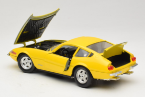 Ferrari 365 GTB/4 Daytona Yellow Techno Giodi 1:18 40011-Y1 Diecast - image 4 of 7