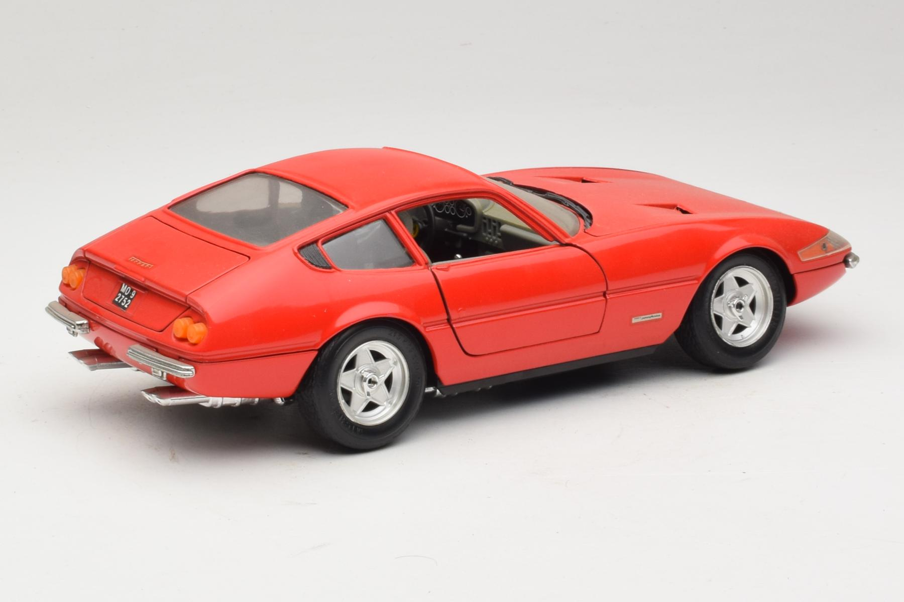 Ferrari 365 GTB/4 Daytona 1:18 Diecast Red Coupe