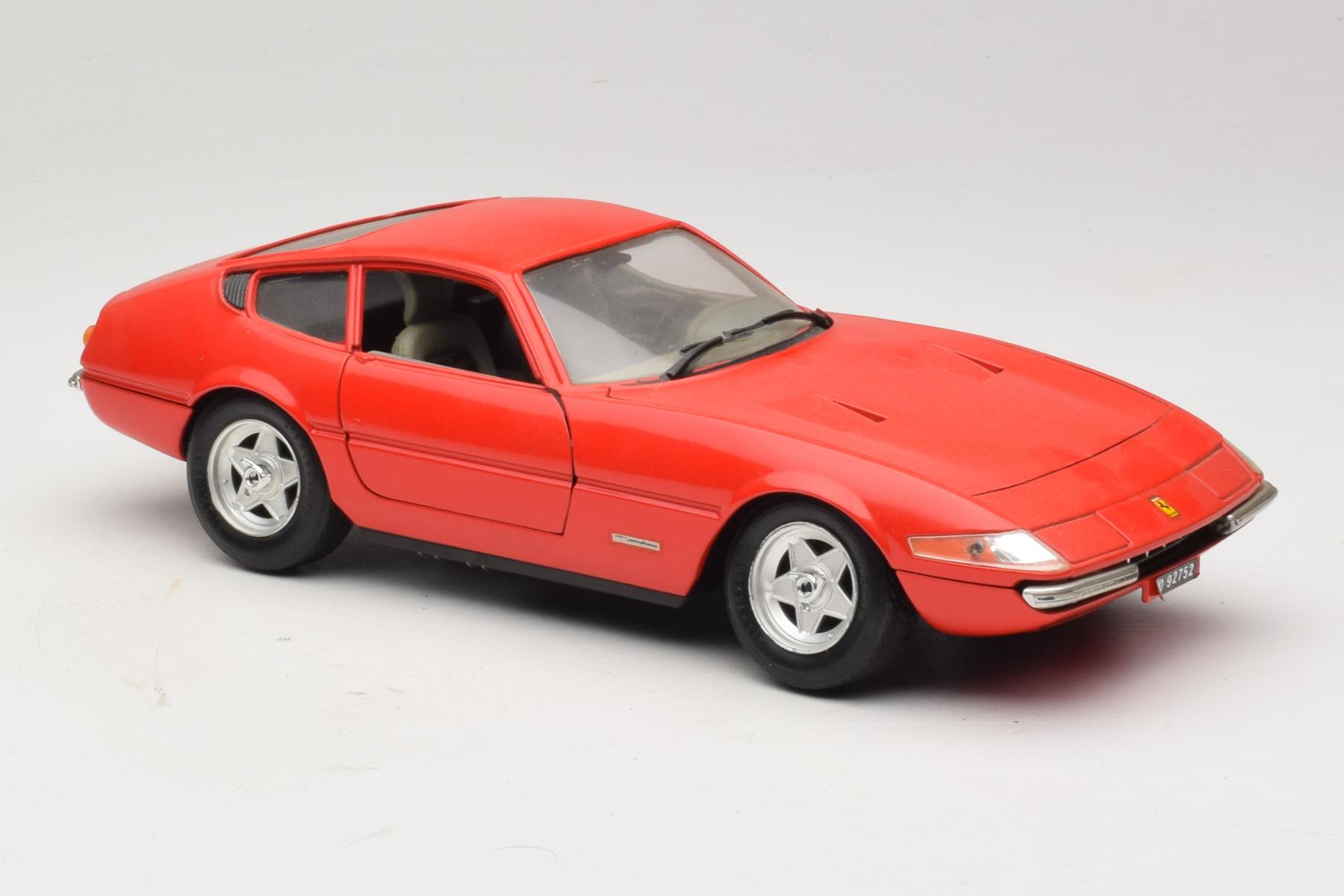 Ferrari 365 GTB/4 Daytona 1:18 Diecast Red Coupe