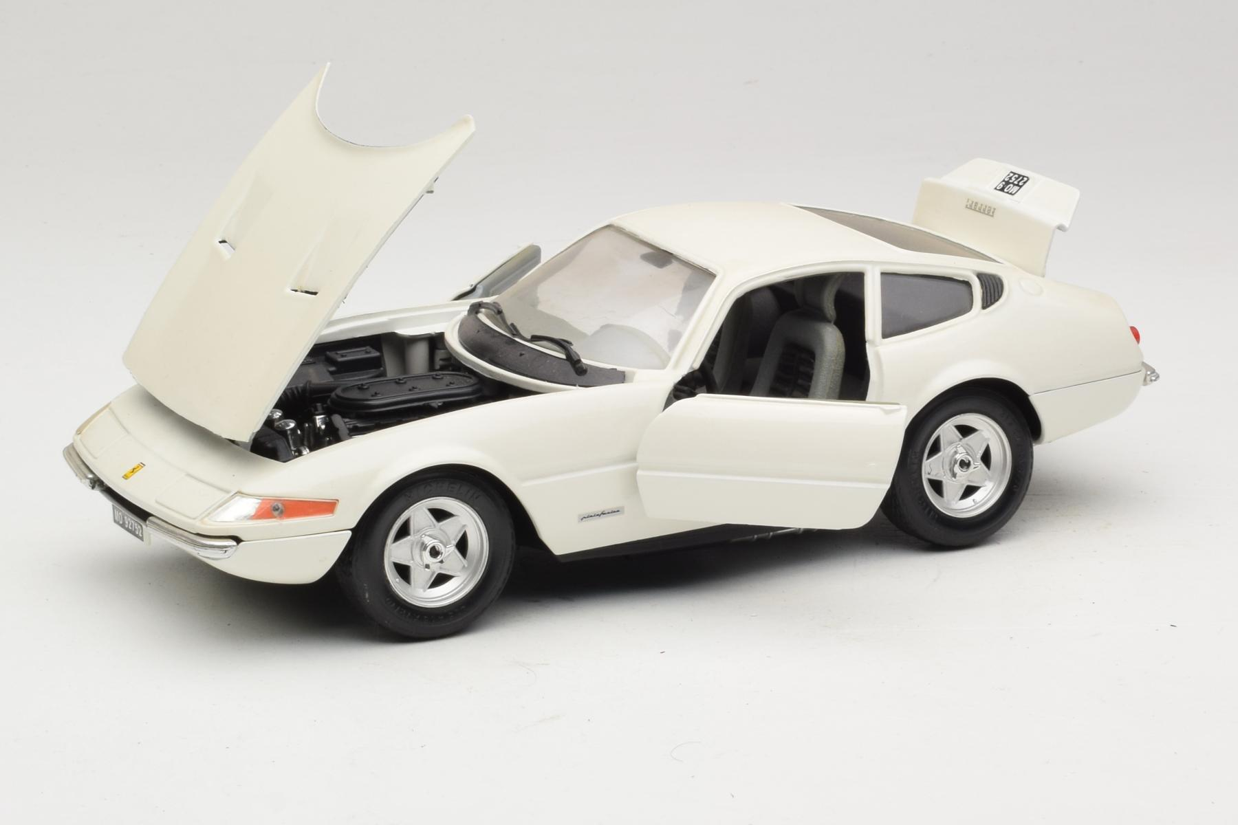 Ferrari 365 GTB/4 Daytona Berlina White Techno Giodi 1:18