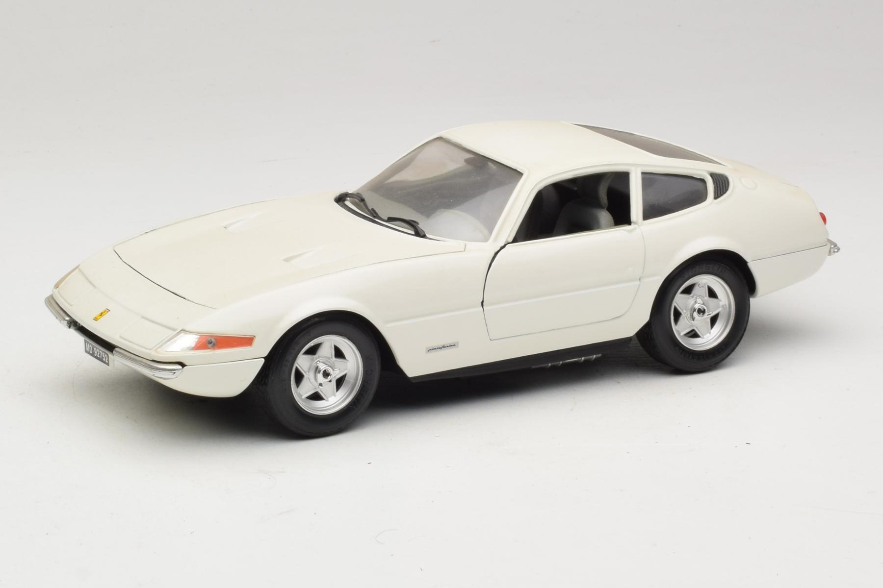 Ferrari 365 GTB/4 Daytona Berlina White Techno Giodi 1:18