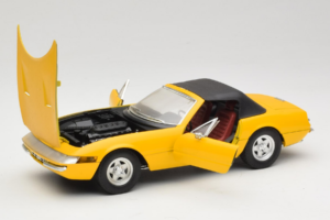 Ferrari 365 GTS Yellow With Black Roof Solido 1:18 8018 Diecast - image 2 of 8
