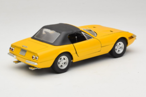 Ferrari 365 GTS Yellow With Black Roof Solido 1:18 8018 Diecast - image 3 of 8