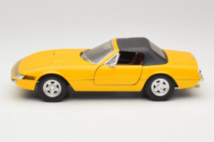 Ferrari 365 GTS Yellow With Black Roof Solido 1:18 8018 Diecast - image 4 of 8