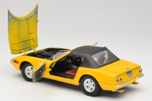 Ferrari 365 GTS Yellow With Black Roof Solido 1:18 8018 Diecast - image 5 of 8