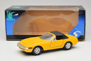 Ferrari 365 GTS Yellow With Black Roof Solido 1:18 8018 Diecast - image 8 of 8
