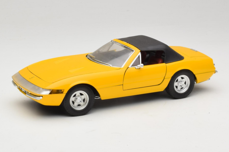 Ferrari 365 GTS Yellow With Black Roof Solido 1:18 8018 Diecast