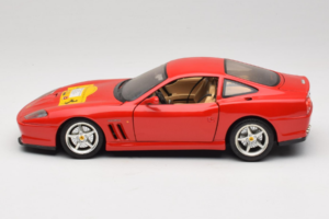 Ferrari 550 Maranello 22 Jahre Ferrari Model Club Red Bburago 1:18 3064-P2 Diecast - image 4 of 8