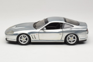 Ferrari 550 Maranello Chrome Silver Hot Wheels 1:18 25740 Diecast - image 4 of 8