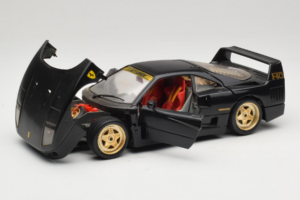 Ferrari F40 Black with Gold Wheels Bburago 1:18 3032-B2 Diecast - image 2 of 8