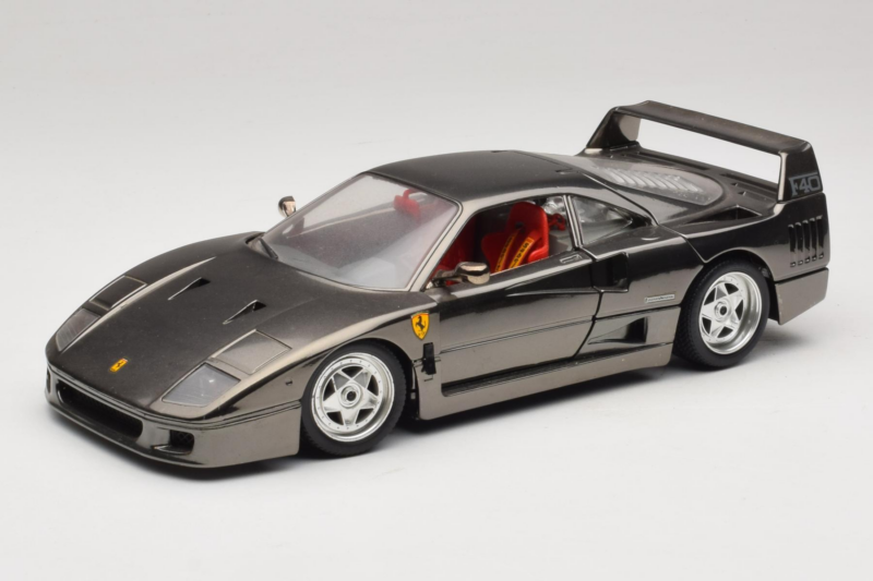 Ferrari F40 Chrome Black Bburago 1:18 Ferrari F40 Chrome Black Bburago 1:18 3401-B1 Diecast