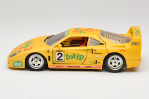 Ferrari F40 Totip Jolly Club #2 Yellow Bburago 1:18 3332-Y1 Diecast - image 4 of 8