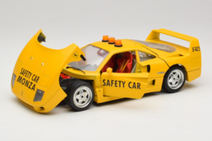 Ferrari F40 Safety Car Yellow Bburago 1:18 3032-Y2 Diecast - image 2 of 8