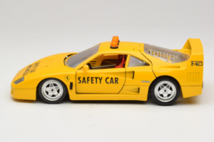 Ferrari F40 Safety Car Yellow Bburago 1:18 3032-Y2 Diecast - image 4 of 8