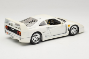 Ferrari F40 White Bburago 1:18 3332-W4 Diecast - image 3 of 8