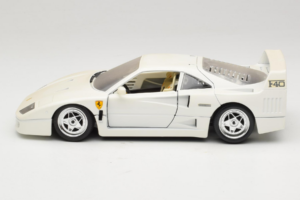 Ferrari F40 White Bburago 1:18 3332-W4 Diecast - image 4 of 8