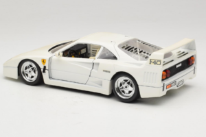 Ferrari F40 White Bburago 1:18 3332-W4 Diecast - image 7 of 8