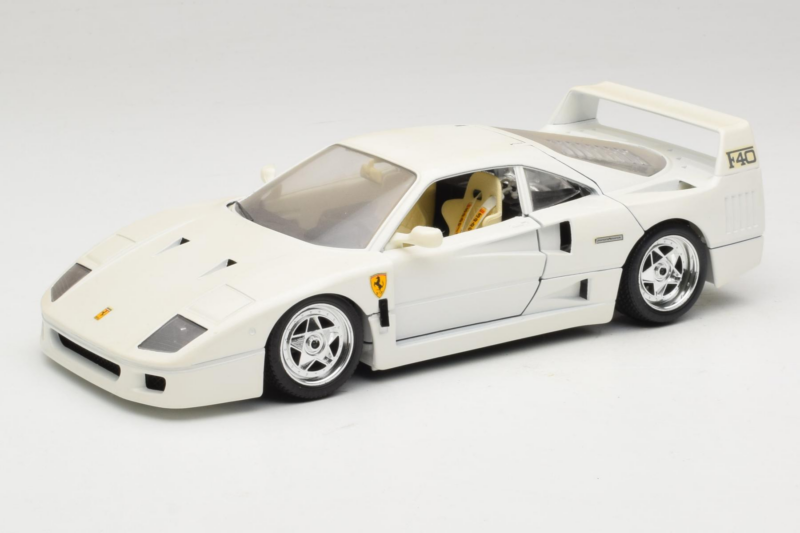 Ferrari F40 White Bburago 1:18 3332-W4 Diecast