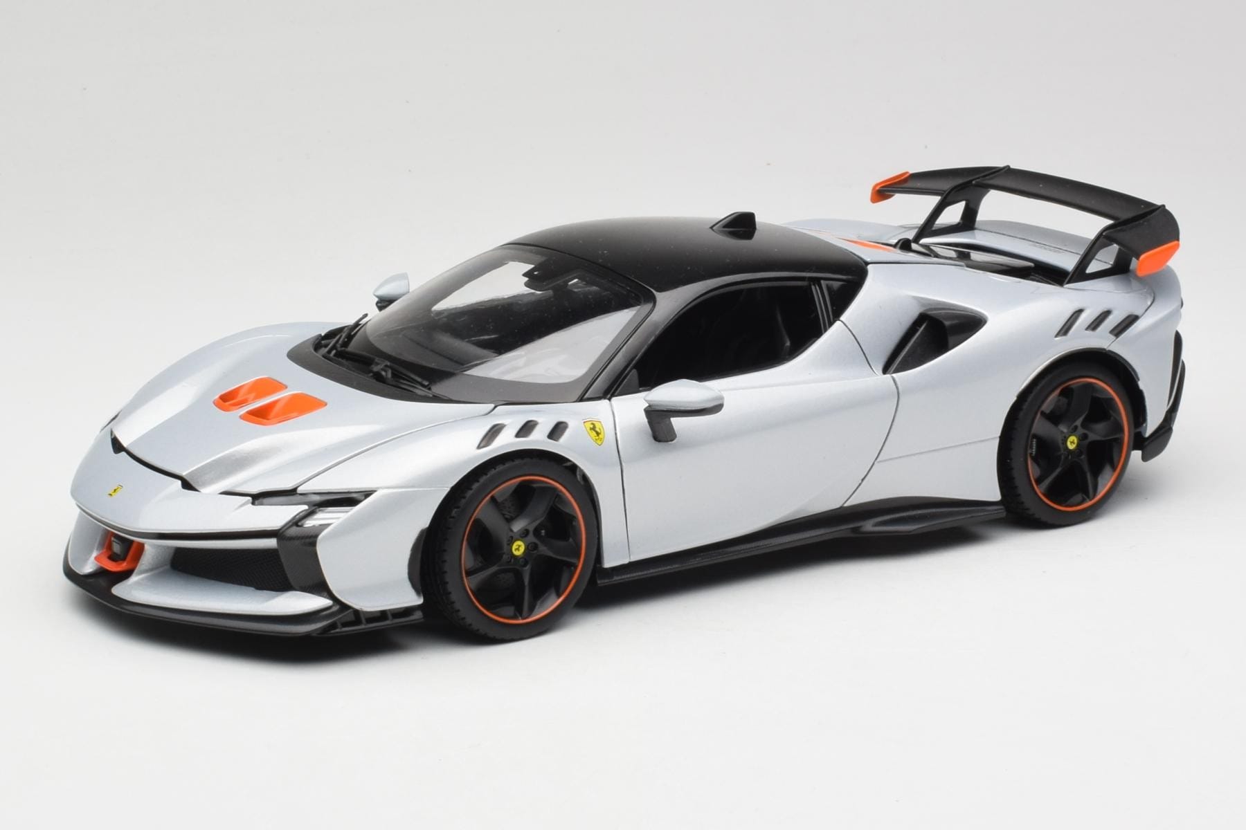 Bburago Ferrari SF90 XX Stradale 1:18 Arctic White