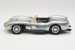 Ferrari Testa Rossa Chrome Silver Hot Wheels 1:18 25737 Diecast - image 4 of 8